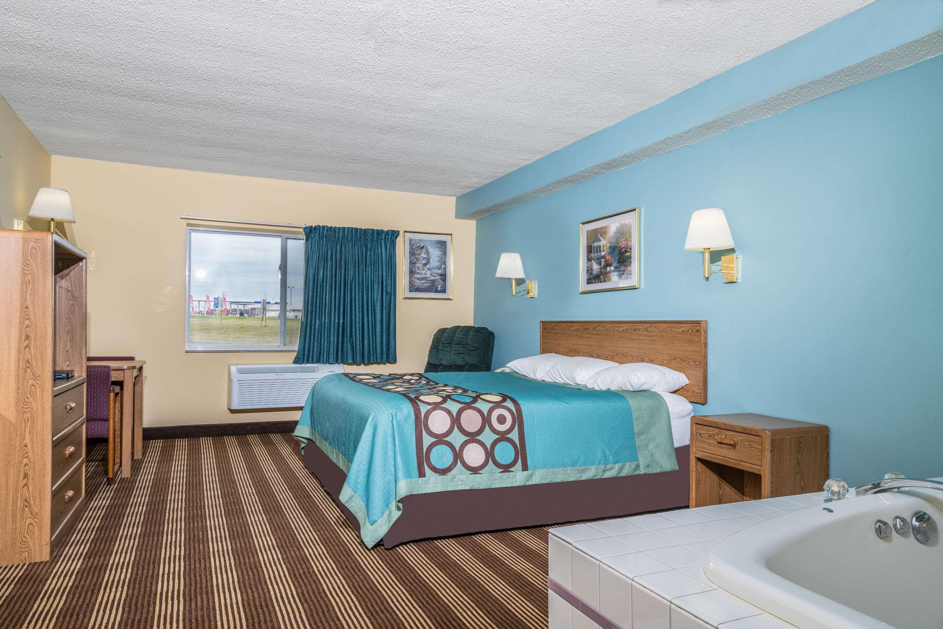 Super 8 By Wyndham Osseo Wi Hotel Exterior foto